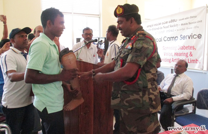 அம்பாறை பிரதேச சிவில் மக்களுக்கு மருத்துவம் மற்றும் புத்தகசாலைக்கு புத்தக நன்கொடை