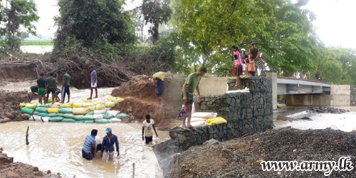 Troops Brave Inclement Weather, Rescue Victims & Facilitate Movement of Civilians in Kilinochchi   