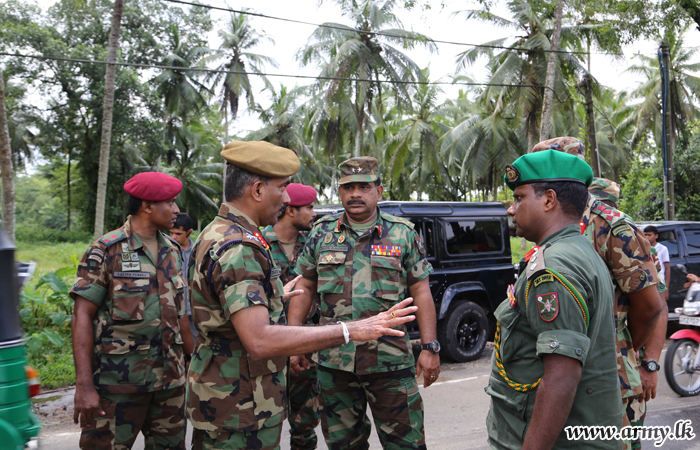 Commander Supervises Army Rescue & Relief Operations in Worst-Hit Bulathsinhala Areas 