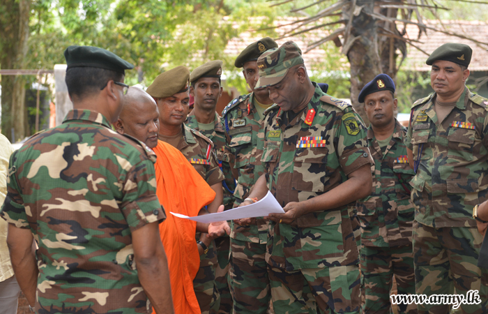 Commander Reviews Army's Contribution to National Vesak Festival in Bingiriya 