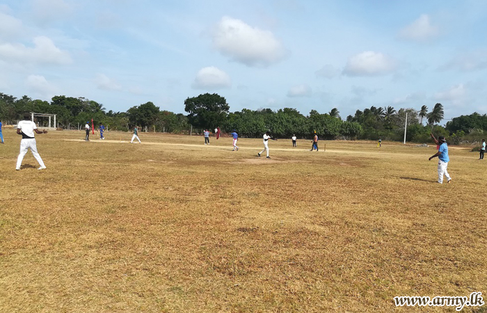 சிவில் மற்றும்; இராணுவ விளையாட்டு வீரர்களுக்கு இடையிலான கிரிகெட்சுற்று போட்டி	