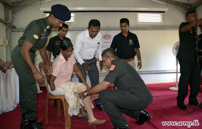 යුද්ධ හමුදාව සම්බන්ධීකරණයෙන් යාපනයේ සිවිල් වැසියන් 16 දෙනෙකු සඳහා කෘතිම පාද