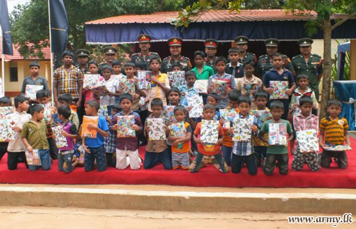 கிளிநொச்சி பாதுகாப்பு  படையினர்கள் சிறுவர் விடுதிக்கு உதவிகள்