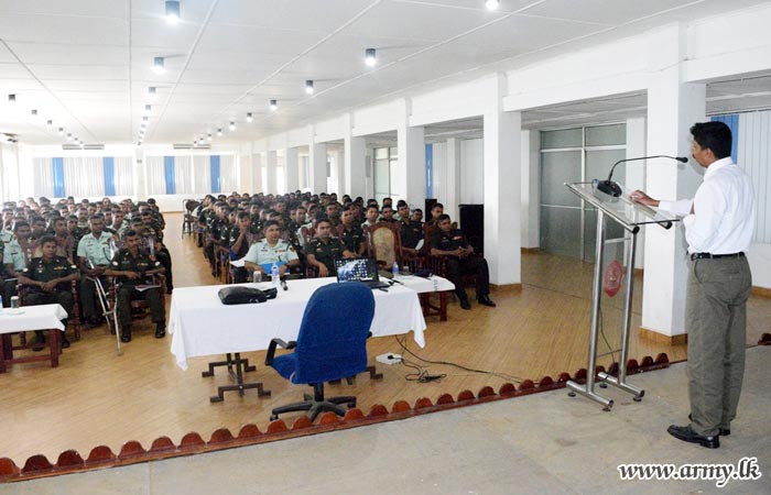 Gemunu Watch Troops Listen to Lecture on ‘Anti-Social Acts’