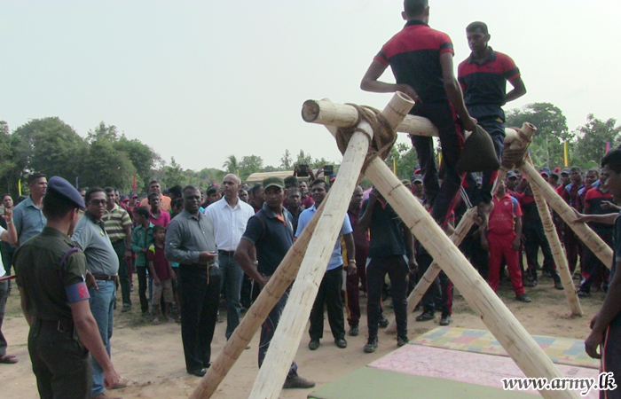 683 Brigade Troops Celebrate New Year with Many Civilians