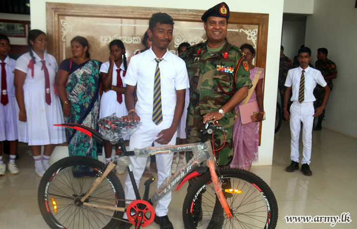 கிளிநொச்சியில் சாதாரண பொது தராதர மாணவ மாணவிகளுக்கு நன்கொடகைள்