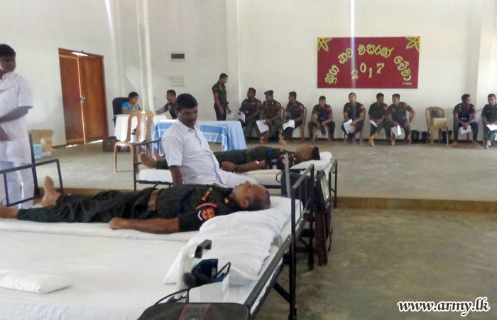 Jaffna Troops Offer Blood for Surgeries of Patients 