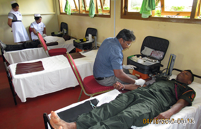 SFHQ-Cen Troops Donate Blood to Mark Army Anniversary