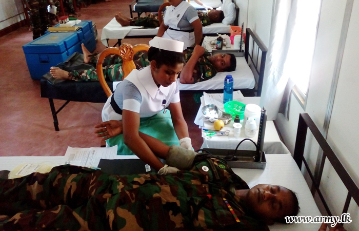 54 Division Troops Give Urgently-Needed Blood to Wanni Patients