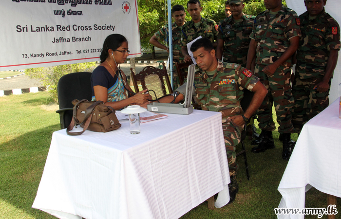 Troops Donate Blood for Patients in Jaffna Teaching Hospital