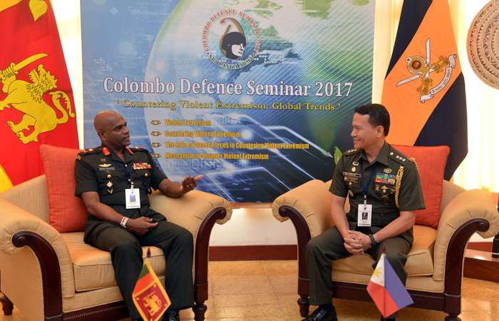 Senior Military Officer from Philippines Shares Views with Commander during Def. Seminar Sessions 