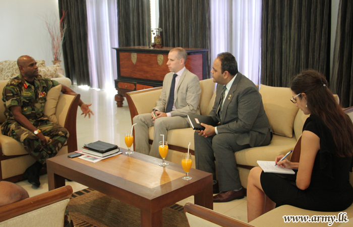 Canadian Diplomats Meet Jaffna Commander
