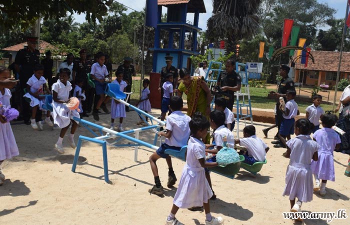 படையினரால் தமிழ் பாடசாலைக்கான சிறுவர் பூங்கா நிர்மானித்து வழங்கல்