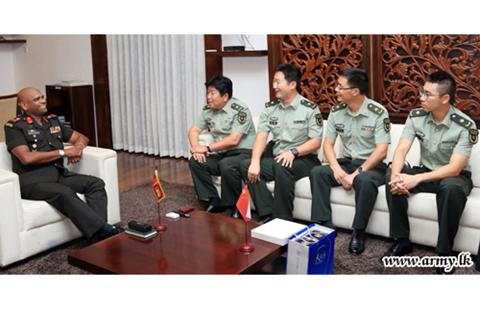 Head of Chinese Project Management Team at Diyatalawa New Auditorium Meets Army Chief