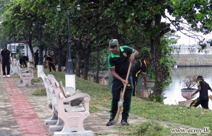 Troops Clean Batticaloa City on Request