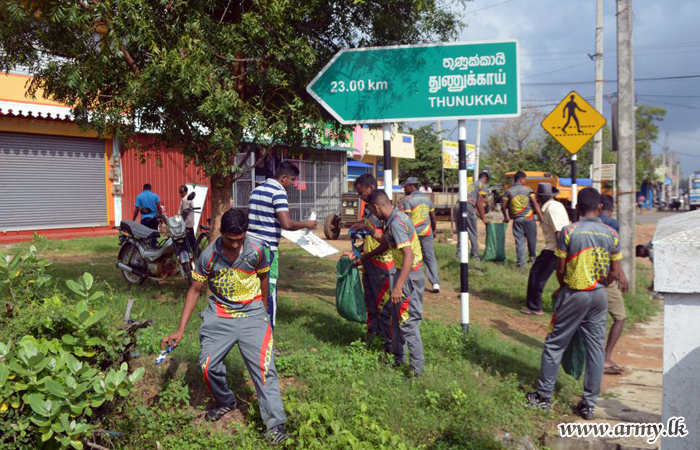 Civilians Join Hands with Troops for Cleaning Mankulam 