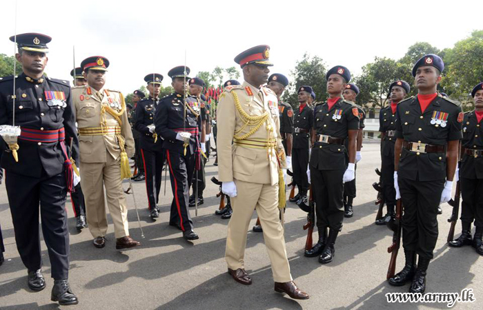 புதிய இராணுவ தளபதிக்கு பொறியியலாளர் படையணியினரின் அணிவகுப்பு மரியாதை