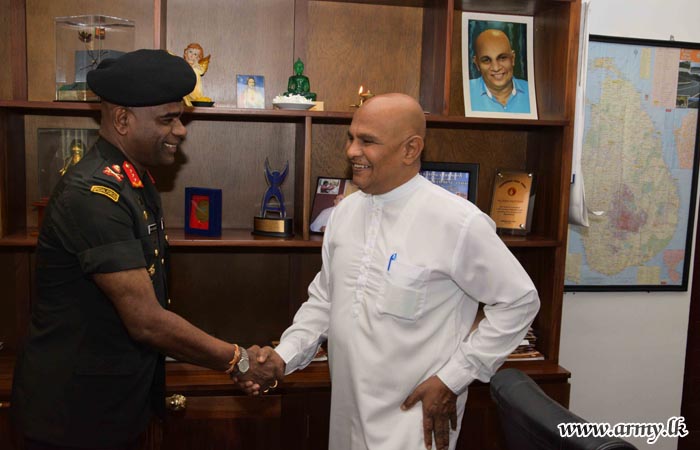வடமாகான ஆளுனர் மற்றும் மாவட்ட செயலாளருடான கலந்துரையாடலில் இராணுவத் தளபதி