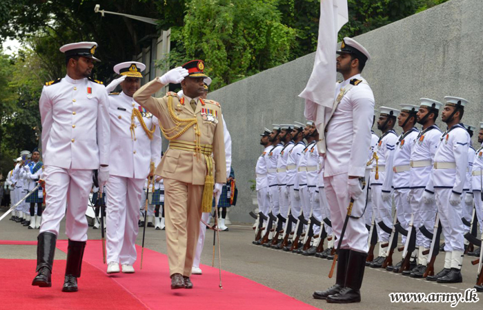 Navy Headquarters Welcomes Commander of the Army in Guard of Honour 