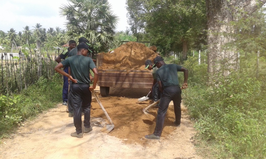 භට පිරිස් සහ සිවිල් වැසියන් එක්ව ප්‍රජා සේවා වැඩසටහන්වල