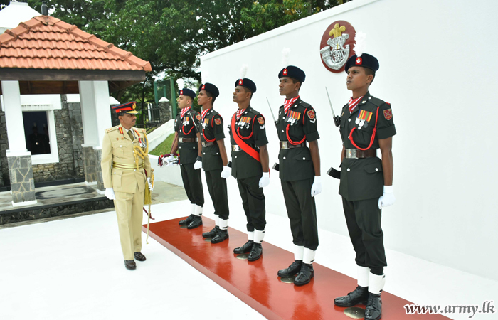 புதிய பதவி நிலைப் பிரதானியவர்களுக்கு இராணுவ மரியாதை அணிவகுப்பு வழங்கப்பட்டது