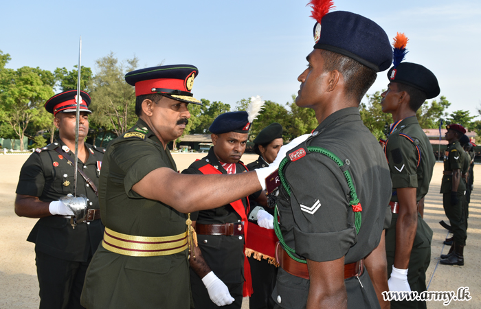 அம்பாறை போர் பயிற்சி பாடசாலையில் பயிற்சி நிறைவுபெற்ற படைவீரர்களின் வெளியேறும் நிகழ்வு