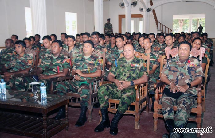 Kilinochchi & Jaffna Troops Learn More on ‘Cyber Security’