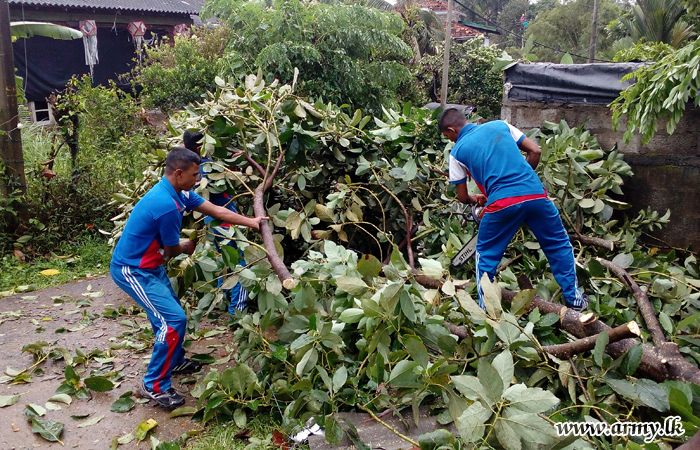 142 Brigade Troops Rush to Clear Blocked Roads