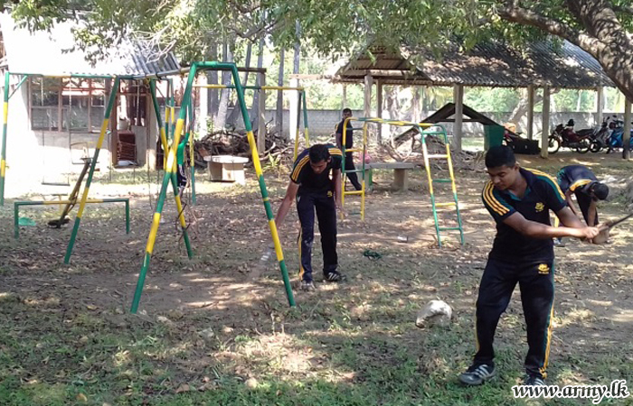 18 (V) SLSR Troops Organize Shramadana to Clean School Premises 