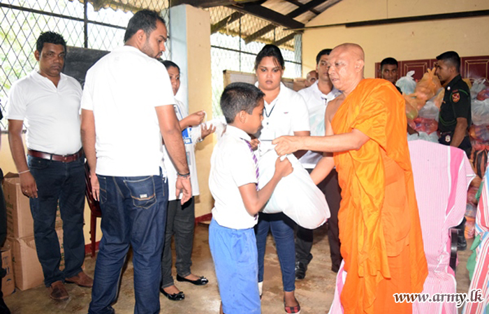 GW Troops, Together with ‘Rangiri Sri Lanka’ Staff Join Distribution of Relief Packages 