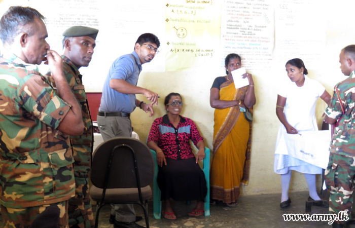 Pooneryn Civilians Offered Free Spectacles after Medical Examinations
