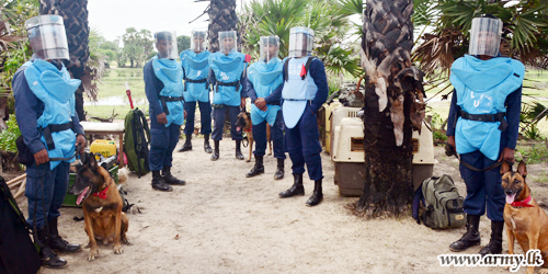 Cambodian De-miners in Muhamalai Learn from Army Humanitarian De-miners 