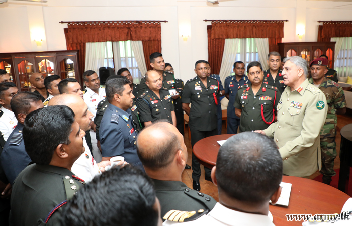 Pakistan's Army Chief Interacts with Undergrads at Sapugaskanda DSCSC  