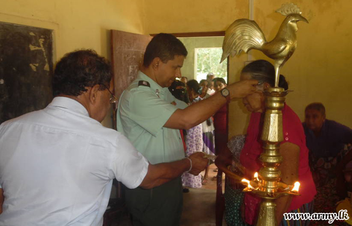 இராணுவ தொழிற் பயிற்சி நிலையத்தினால்   கண்ணாடி வழங்கும் நிகழ்வு