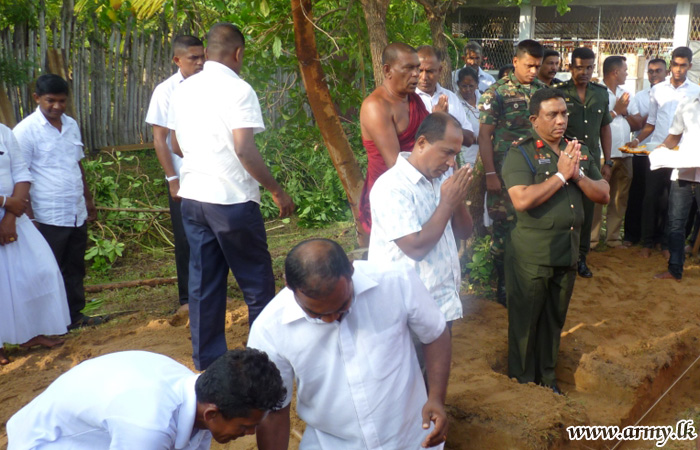 SF-E Commander Lays Foundation Stone at Mailankarachchi Sri Mahindaramaya, New Building 