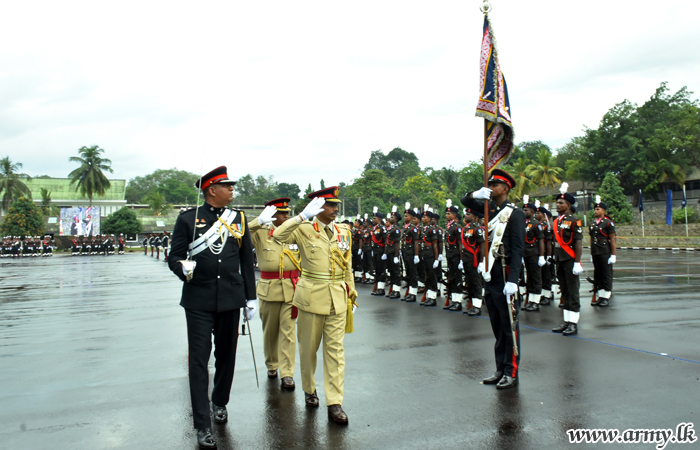 යුද්ධ හමුදා මාණ්ඩලික ප්‍රධානී මේජර් ජෙනරාල් අමල් කරුණාසේකර සිය දෙවැනි නිවහන වන ශ්‍රී ලංකා පාබල හමුදාවෙන් සමුගනි