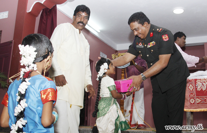 தொல்புரம் பொது மக்களுக்கு பரிசில்கள் வழங்கி வைப்பு