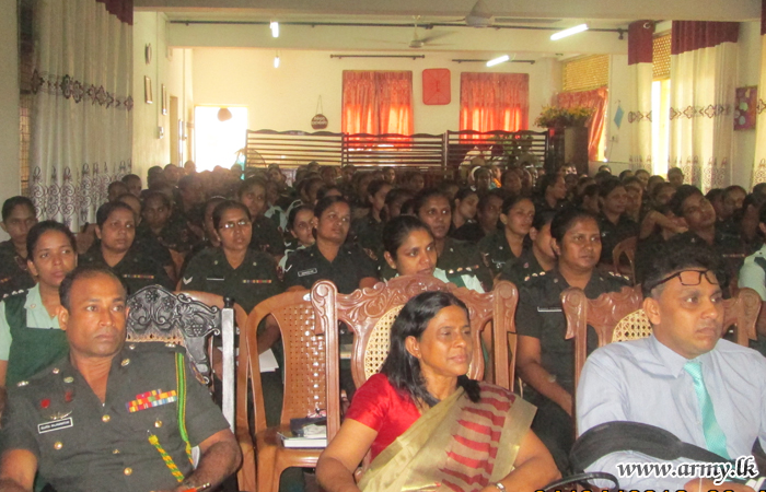 නිරෝගීමත් හමුදාවක් - නිරෝගීමත් දැයක් පිළිබඳ දේශනයක් කාන්තා බලකා මූලස්ථානයේදී