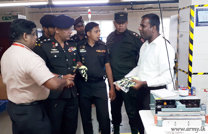 இராணுவத்தினருக்கு இலவசமாக கையுறைகள்