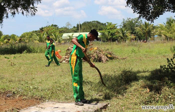 තුනුක්කායි සහ අයියන්කන්කුලම් රෝහල් වල බැහැර කරන කැලි කසල ඉවත් කිරිමේ ශ්‍රාමදාන ව්‍යාපෘතියක්