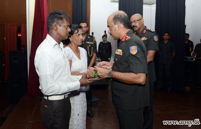 Commander Hands Over Keys of New House Built for Fallen War Hero’s Parents 