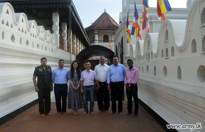 Indian Officers in Sri Lanka Pay Homage to Temple of Tooth  