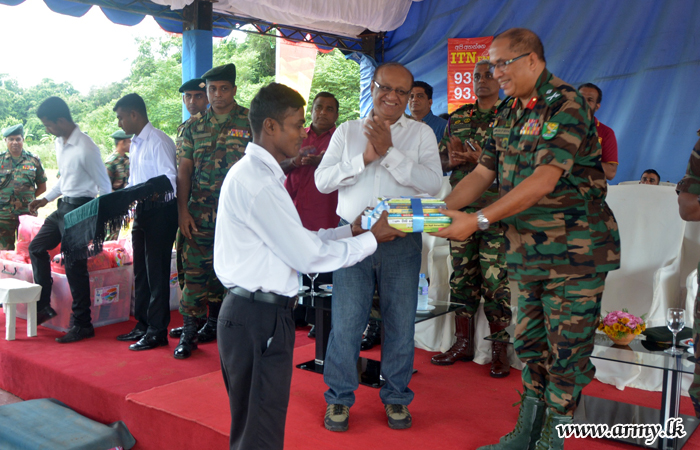 SFHQ-W Coordinated Efforts Get School Accessories & Gift Parcels for Both Students & Civilians in Weherathenna