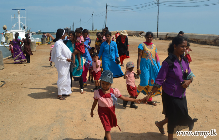 பாலர் பாடசாலை மாணவர்கள் பலாலி விமான நிலையத்தை பார்வையிட்டனர்