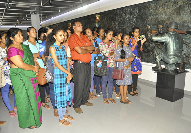J’Pura Undergrads Visit SLLI Museum   