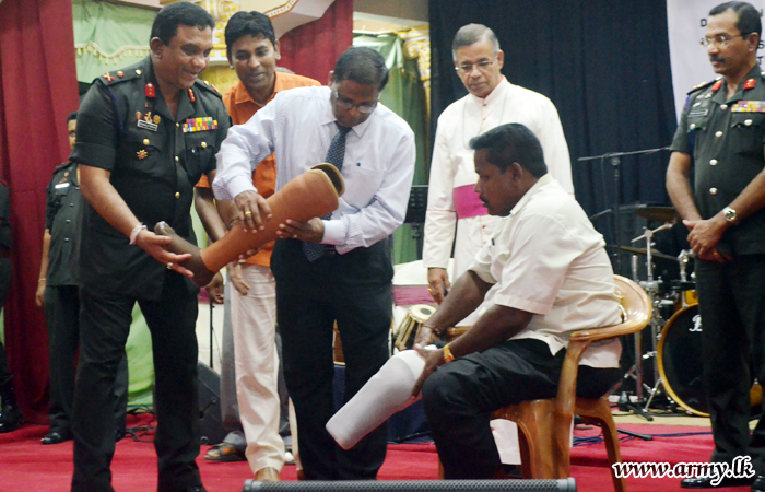 Army Coordinates Distribution of Bicycles and Coconut Seedlings for Civilians in Jaffna