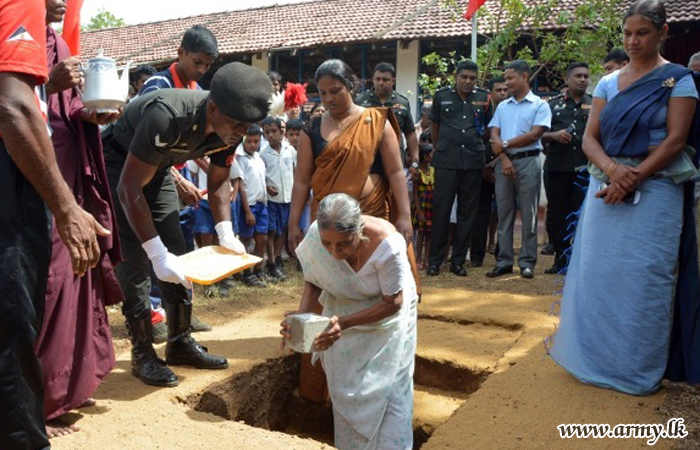 Wanni Troops Construct New Building for Students in Galkulama