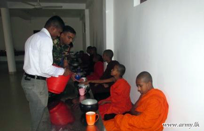 Central Troops Offer Alms at Kataragama