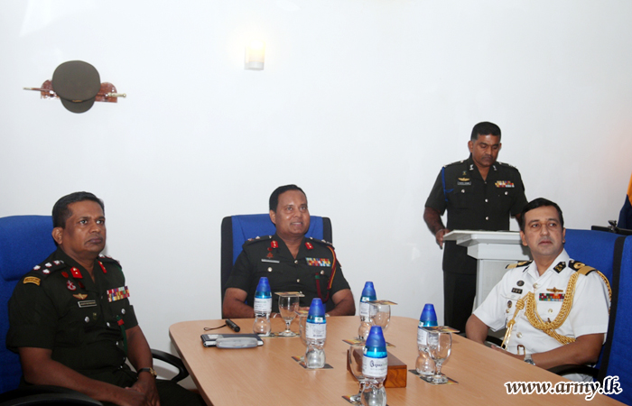 பங்களாதேஷ் பாதுகாப்பு ஆலோசகர் கிளிநொச்சியில் இராணுவ  நீதிரீதி தொடர்பாக கற்றுக்கொண்டார்