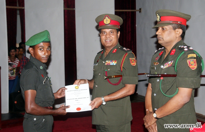 படையினருக்கான நான்காவது தமிழ்ப் பாடநெறிக்கான சான்றிதழ்கள் வழங்கப்பட்டது